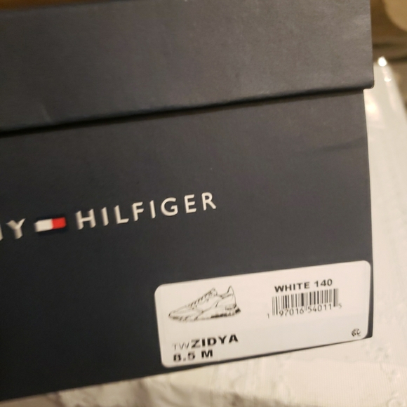 Tommy Hilfiger women's Sneakers Size 8.5 M. White 140 TwZIDYA. - Picture 4 of 8